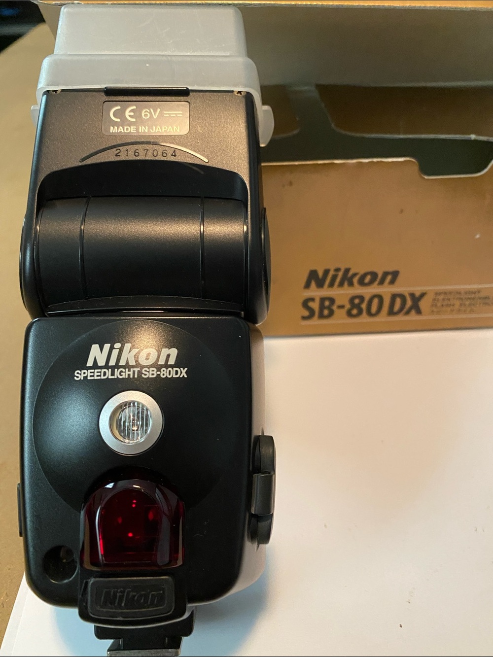 Nikon Speedlight SB-80DX Flash Unit in Black with White Diffuser